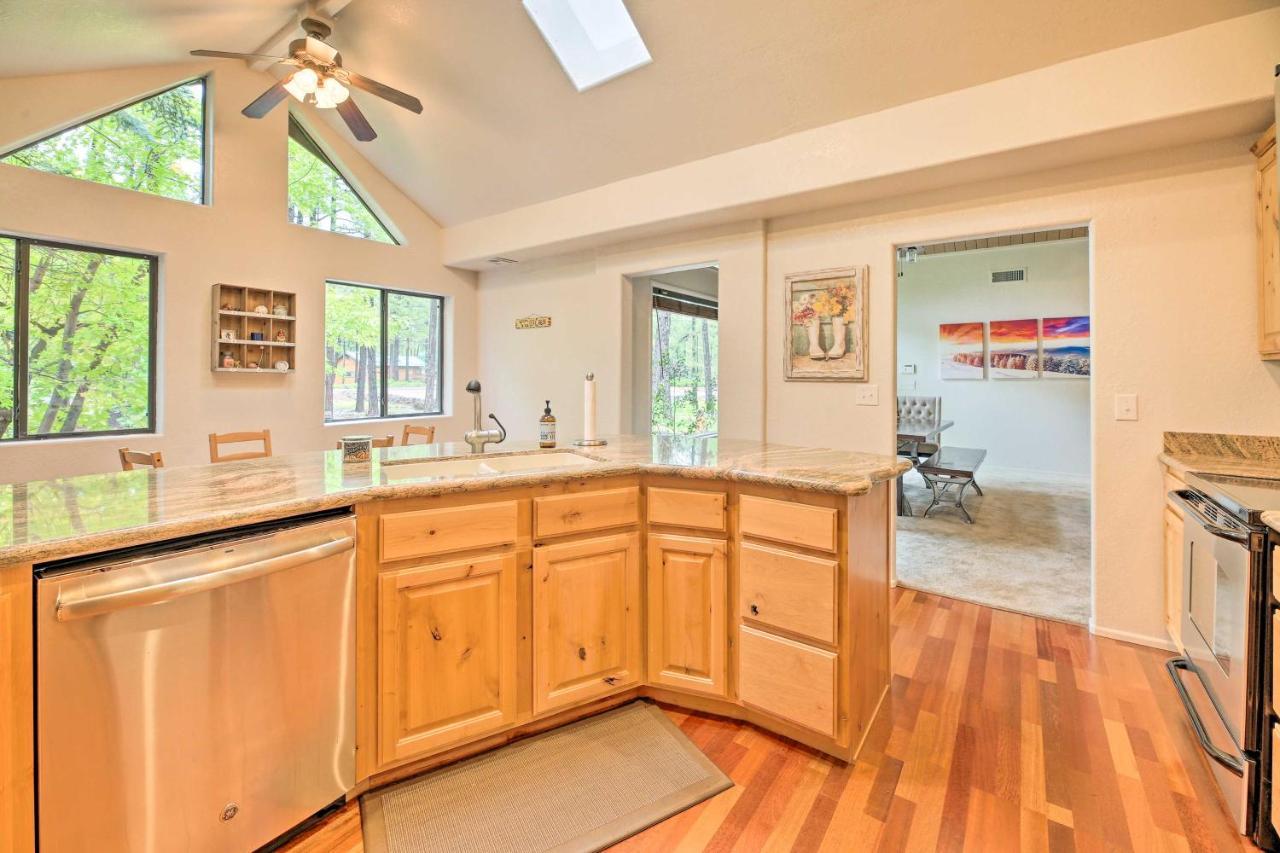Lush Pinetop Retreat With Large Deck And Wooded Yard! Exterior foto