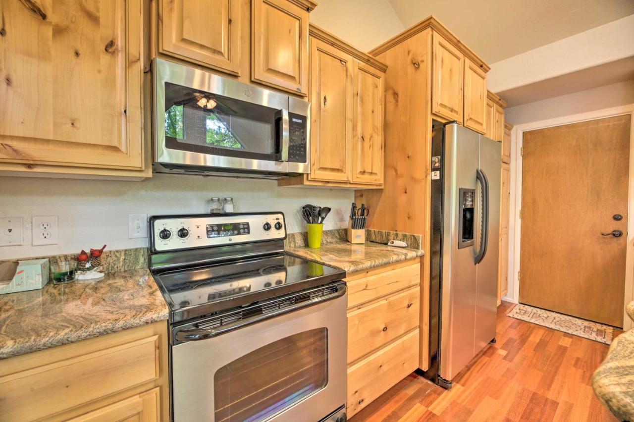 Lush Pinetop Retreat With Large Deck And Wooded Yard! Exterior foto